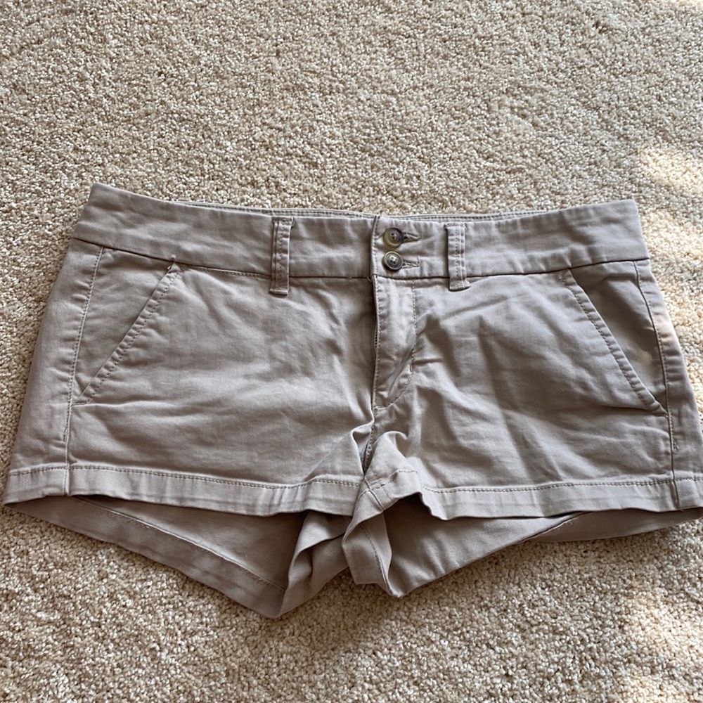 American Eagle khaki shorts